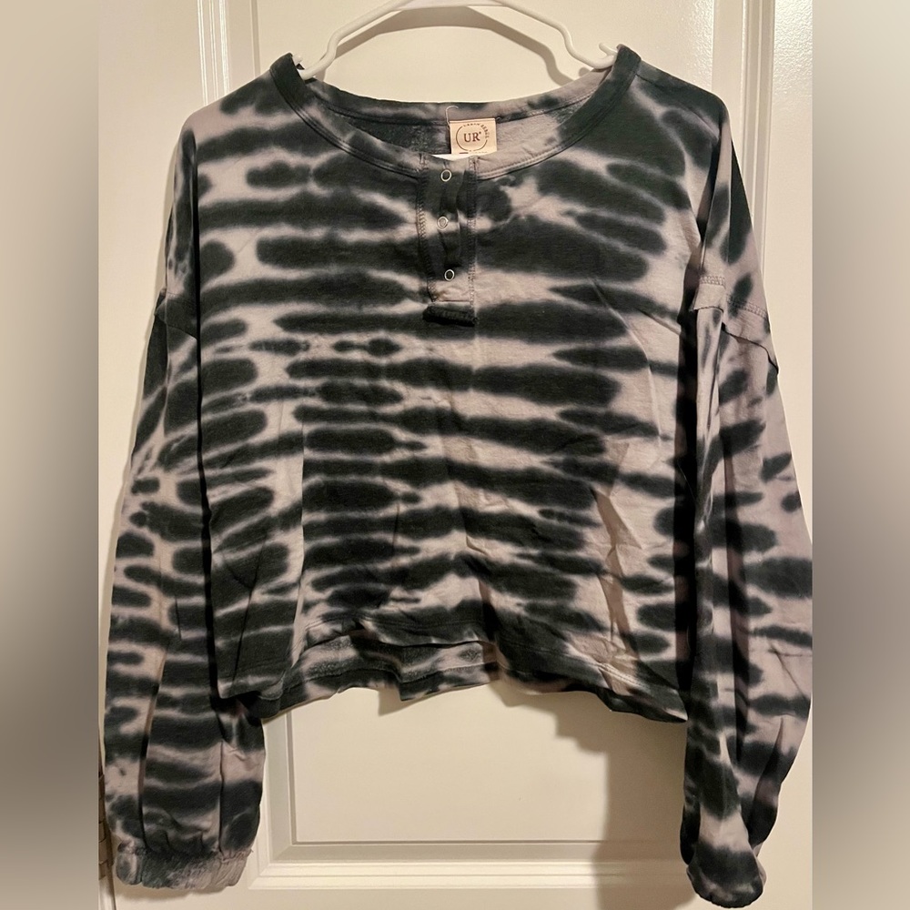 Cropped gray crew